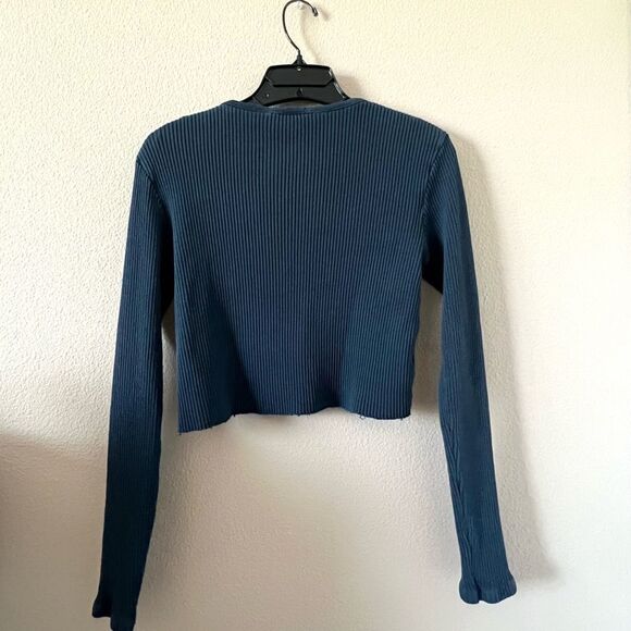 Brandy Melville Ribbed Split Neck Sweater Crop Top - Picture 5 of 7